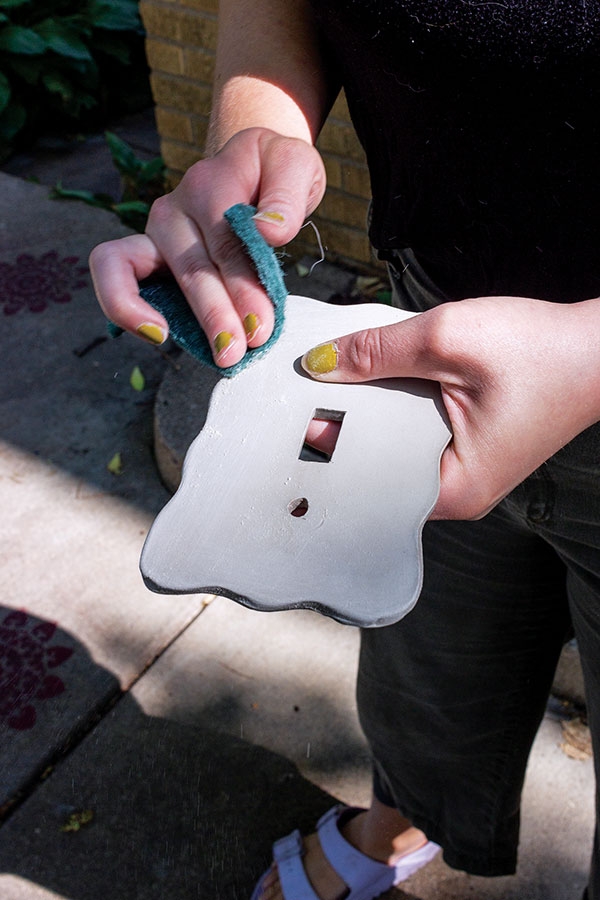 6 Sanding greenware with a scouring pad. Photo: Nina Perkins.
