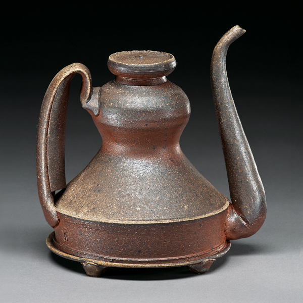 2 Teapot, 9 in. (23 cm) in height, soda-fired stoneware, 2012. Photo: Geoff Tesch (www.thefotofarm.net).