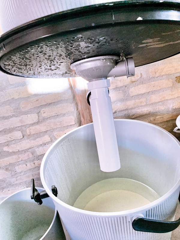 5 After rinsing off your tools, water will be led through and down the pipe and the clay particles will settle at the bottom of the bucket and the clear water will flow to the top. It works both with and without an inner bucket.