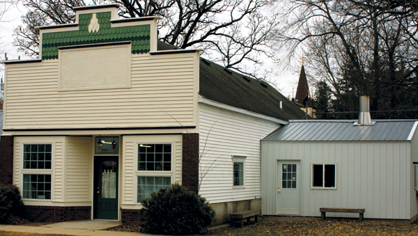 11 Bob Briscoe’s new 1300-square-foot studio with a 500-square-foot kiln room addition.