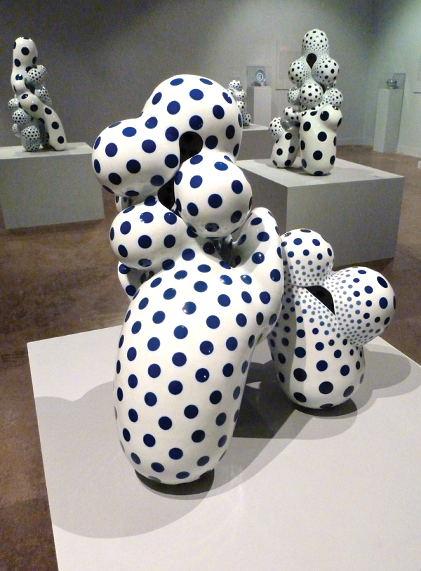 3 Harumi Nakashima's Forms that Reveal the Absurd–1403, 39 in. (99 cm) in height, handbuilt porcelain with blue in-glaze patterning. Courtesy of the artist and Yufuku Gallery, Japan. Photo: Tatsuo Hayashi.