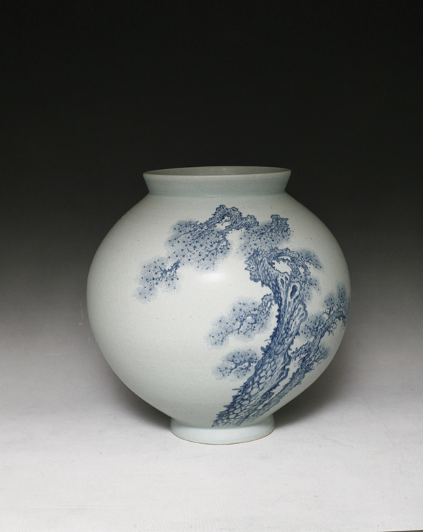 6 Lee Hyuang-Gu’s moon jar.
