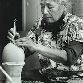 The Poetry of Clay: The Art of Toshiko Takaezu by Darrell Sewell
