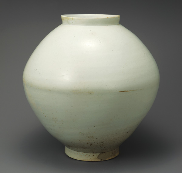 1 Moon jar, 27 in. (68.6 cm) in height, porcelain, clear glaze, 1700s Joseon dynasty (1392–1897). Amorepacific Museum of Art. Copyright Amorepacific Museum of Art. Photo: Kim kwang seop. Treasure of Korea (2005–4).