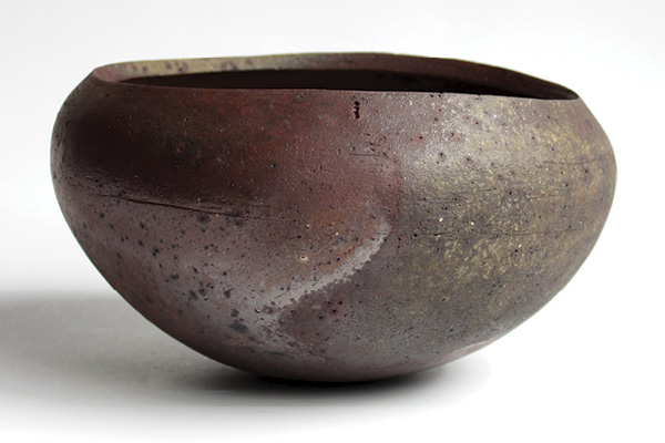 4 Sinter 1110, 10½ in. (27 cm) in width, locally sourced Minnesota clay, wood fired to cone 8–12, 2022.