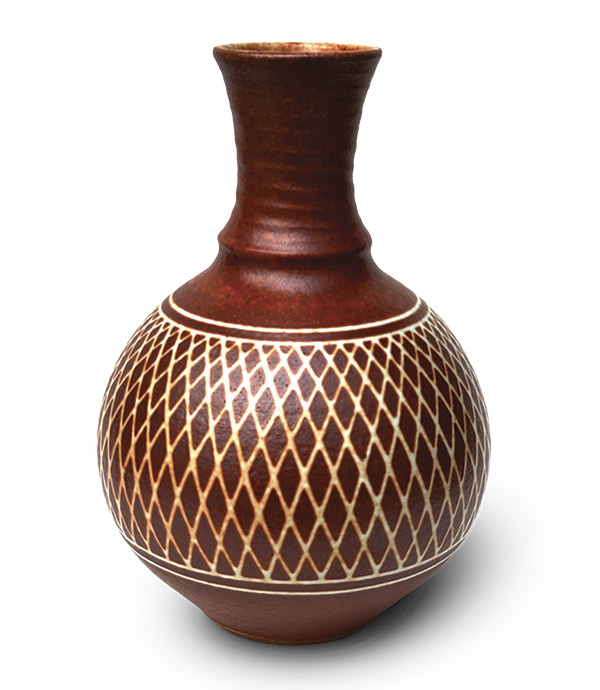 1 Ian Smith’s shino-glazed blossom jar, 9½ in. (24 cm) in height, carved ceramic, inlaid white porcelaneous stoneware.