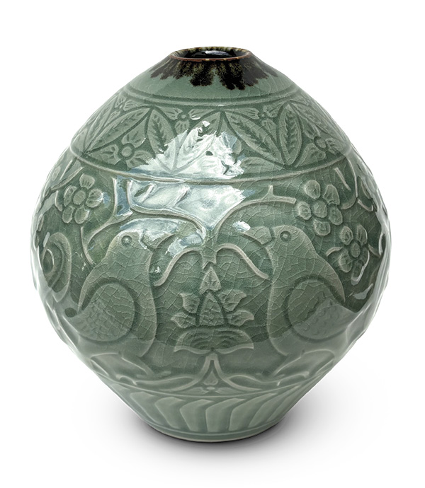 2 Ian Smith’s celadon-glazed sphere, 8¼ in. (21 cm) in height, carved stoneware.