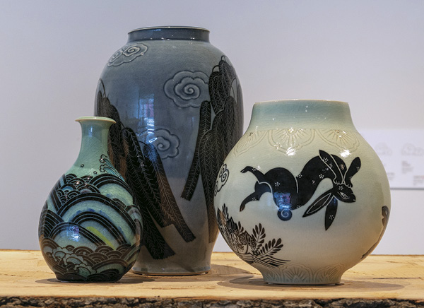 2 Yoko Sekino-Bové’s (left to right) Floating Blue Wave Vase II, 7 in. (17.8 cm) in height, 2024; Weeping Willow, 12½ in. (30.5 cm) in height, 2024; Hare and Tortoise, 8 in. (20.3 cm) in height, 2024. Photo: Reagan West-Whitman.