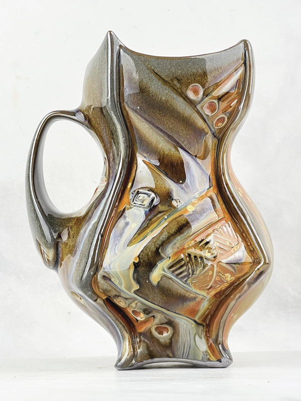 Samuel Newman's Crystalized Sunrise Maker’s Mug, 5½ in. (14 cm) in height, Laguna B-Mix 10 (porcelaneous stoneware), thin spray of Tenmoku, Galactic Indifference glaze sprayed as a second layer, fired in reduction to cone 12 in a soda kiln, 2023.