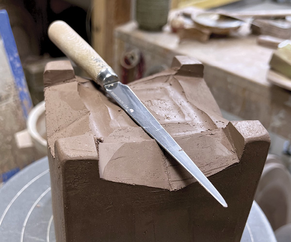 5 Use a fettling knife to cut the feet.
