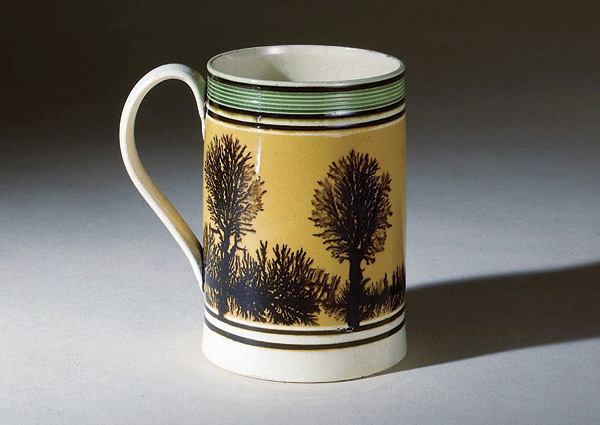 6 Wisconsin Pottery’s black dendritic tree pattern on cup with handle, 4 in. (10 cm) in height. Photo: Courtesy of Wisconsin Pottery.