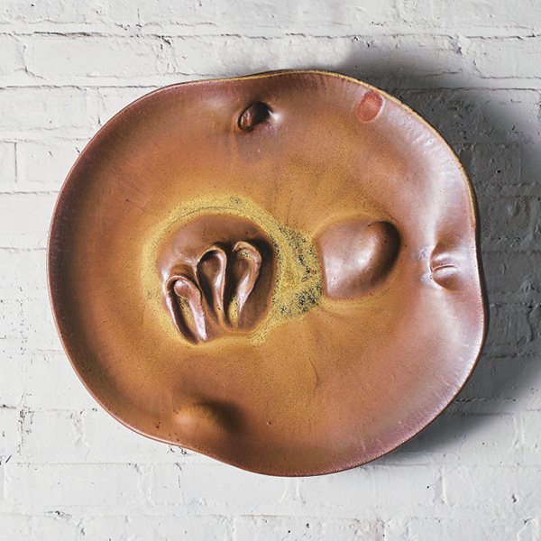 1 Chris Gustin’s Platter #1811, 25 in. (12.7 cm) in width, stoneware, glazes, 2018. Photo: Michael Mundy.