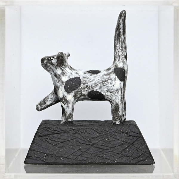 4 Marguerite Brennan’s Cat, 3¾ in. (9.5 cm) in height, black stoneware, white terra sigillata, 2025. Photo: Courtesy of The Clay Studio.