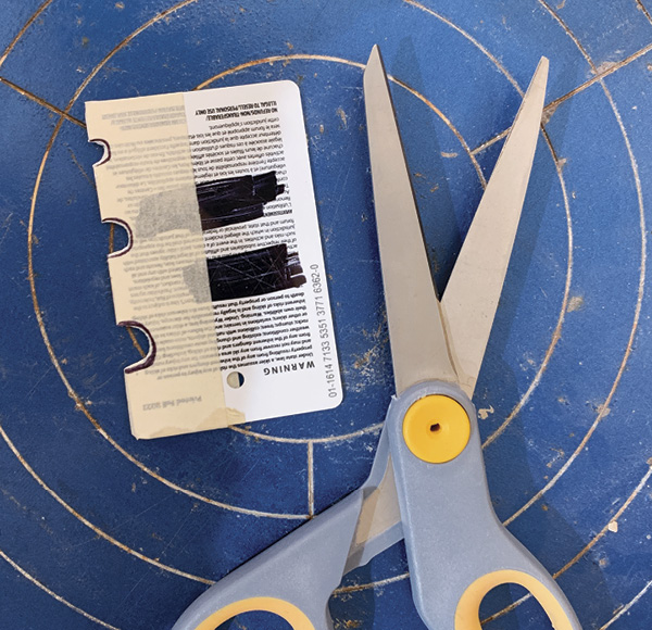 2 Cover the card in tape, mark your rounded profiles, and cut with scissors.