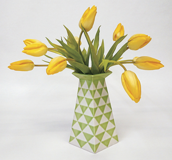2 Corien Ridderikhoff’s green vase, porcelain.