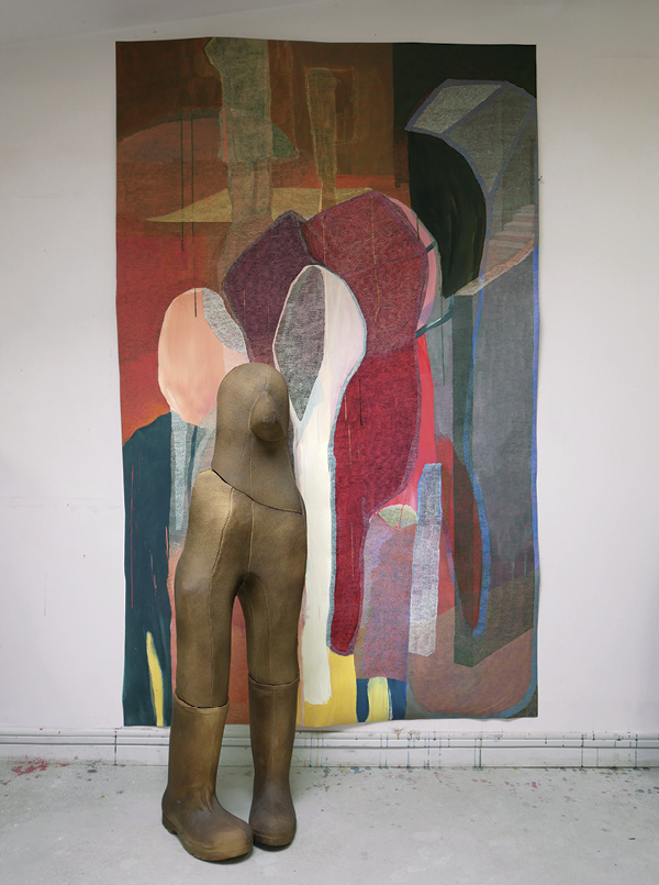 9 Christine Coste’s Capsule 3D No°3; 41/2 ft. (1.35 m) in height, stoneware, 2021; Capsule 2D No.°6, 7 ft. (2.25 m) in height, acrylic paint on canvas, 2020. Photo: Courtesy of the artist.