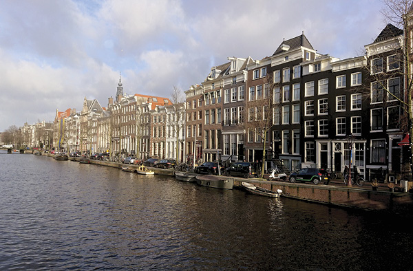 5 Kloveniersburgwal, the studio at the back of the canal house, shown on the right.