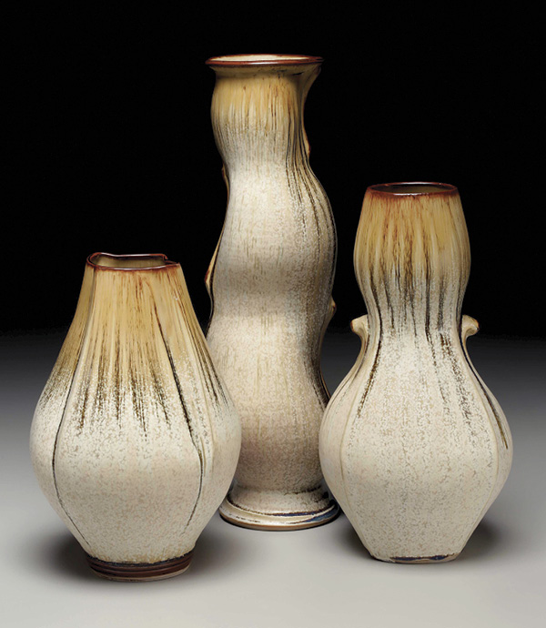 3 Sarah Wells Rolland’s trio of vessels, to 18 in. (46 cm) in height, reduction-fired stoneware. Photo: Tim Barnwell.