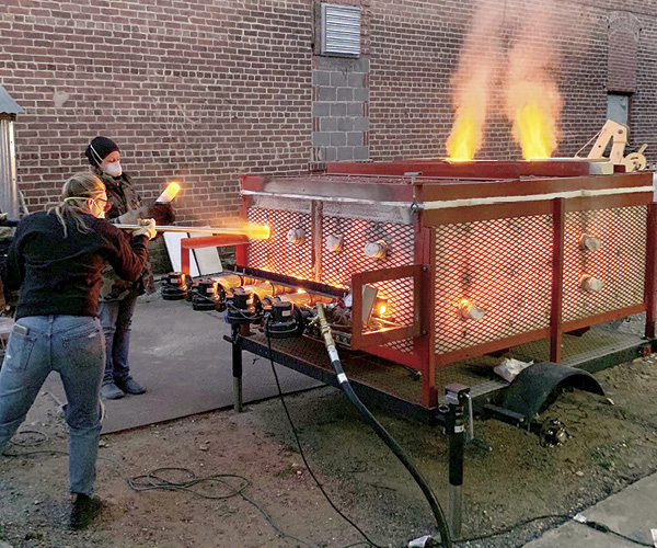 5 Stoking the Kazegama kiln.