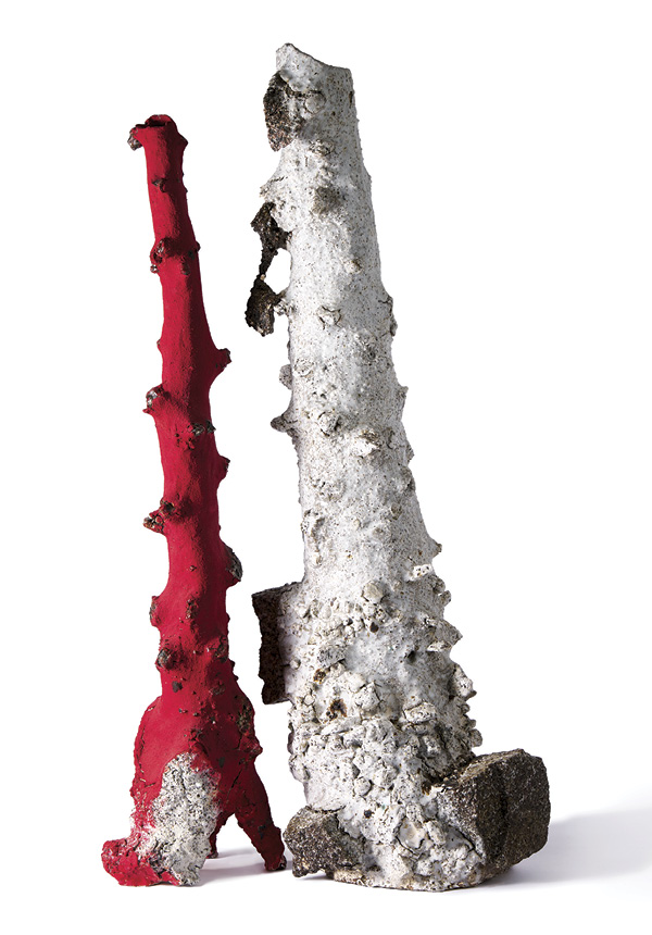 3 Aneta Regel’s Red Pień (left) and White Pień (right), to 33½ in. (85 cm) in height, porcelaneous stoneware, granite, 2017 and 2024. Photo: Matthew Booth.
