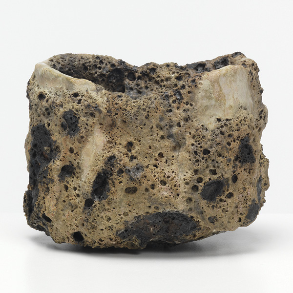4 Ewen Henderson’s tea bowl, 4⅓ in. (11 cm) in diameter, mixed laminated clays, 1990s.