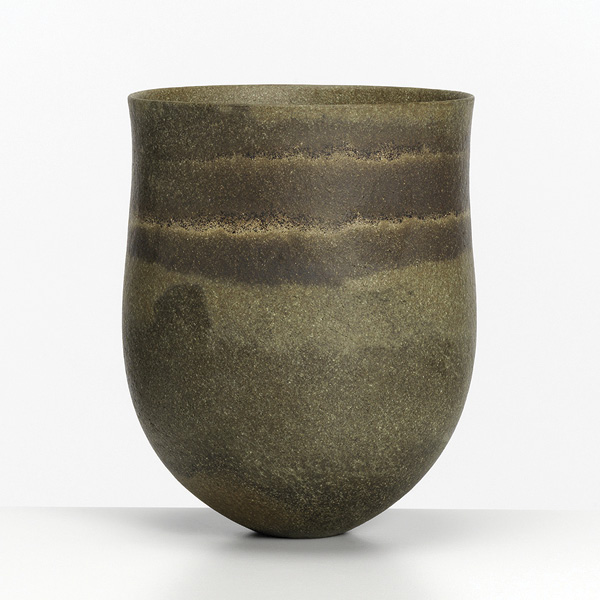 6 Jennifer Lee’s Dark olive, two haloed bands, 63/8 in. (16.2 cm) in height, handbuilt colored stoneware, 2001.
