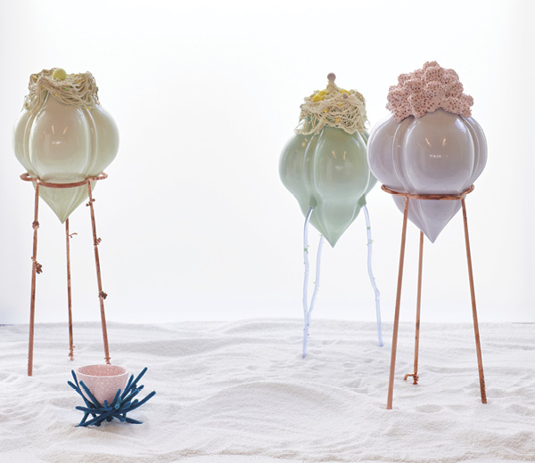 5 Djinn Jars, porcelain, oxides, stains. Photo: Sylvain Deleu.
