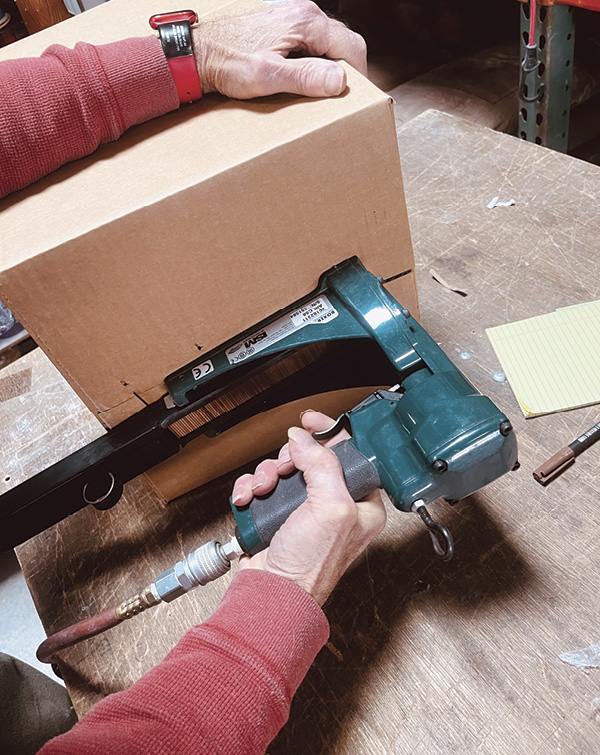 1 Use a pneumatic stapler to assemble corrugated boxes.