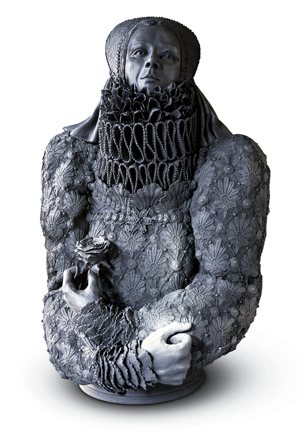 2 Eveline Kieskamp's Frozen queen II, 37¾ in. (96 cm) in height, stoneware, terra sigillata, 2021.