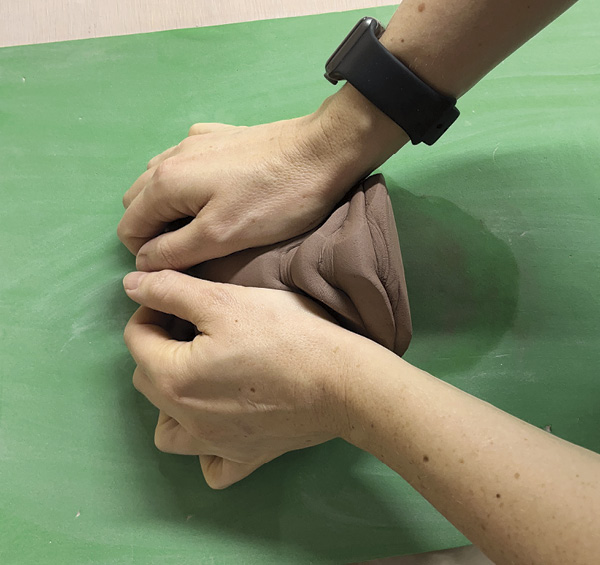 1 Wedging on craft foam keeps clay more moist than an absorbent surface.
