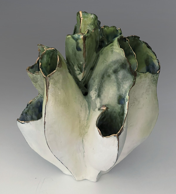2 Aya Bendat’s vase, 9 in. (23 cm) in height, stoneware.