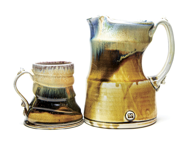 1 Andres Montenegro’s mug and pitcher, to 7½ in. (19 cm) in height, wheel-thrown porcelain, glazes, fired to cone 10 in a soda kiln. Photo: Silvia Palmer.