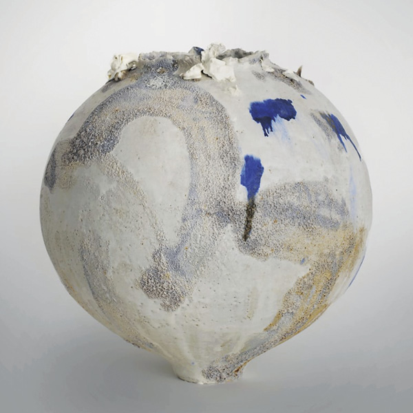 4 Jane Yang D’Haene’s Moon Jar JYD112.22, 12 in. (30.5 cm) in height, stoneware, glaze, 2022. Photo: Bill Zules.