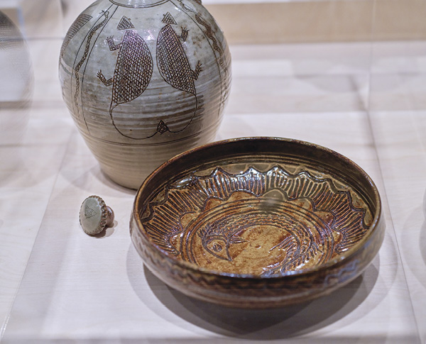 4 Ladi Kwali’s pots (detail), 1959. Copyright Two Temple Place. Photo: Amit Lennon.