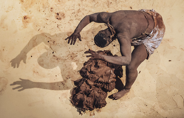 12 Vivian Chinasa Ezugha’s Uro, a SPILL Commission at SPILL Festival 2018. Photo: Guido Mencari.