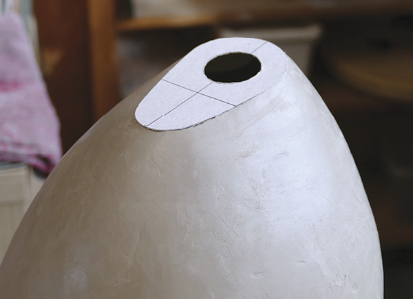 9 Place a cardboard template of the lid on the top of the form and adjust its size to fit.