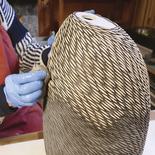 Building a Textured Vase by Hilde Boterman article thumbnail image