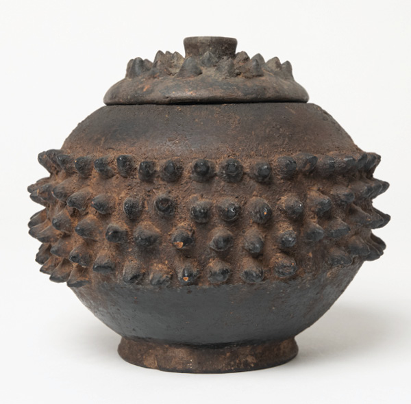 2 Lobi Culture, Burkina Faso, vessel with lid, clay, 20th century. Collection of Susan and Richard Ulevitch. Photos: Ron Kerner, courtesy of Mingei International Museum.