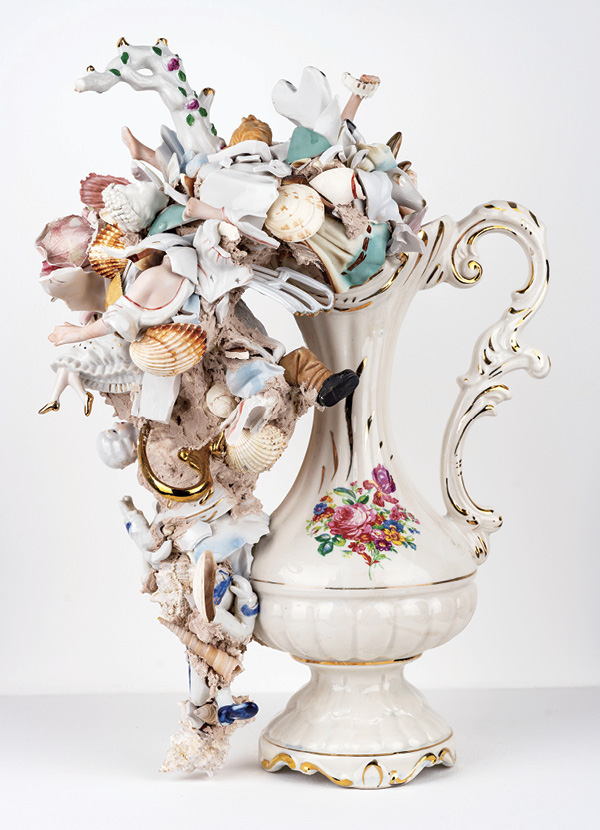 1 Justyna Smoleń’s Fall in love, 17¾ in. (45 cm) in height, porcelain, ceramics, collage, 2022. Courtesy J. Smoleń. Photo: R. Sosin.