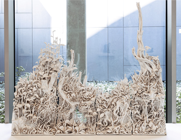 2 Wojciech Ireneusz Sobczyk’s Bruma, 4 ft. 9 in. (1.5 m) in length, ceramics, 2020. Courtesy LETO Gallery, W. I. Sobczyk. Photo: R. Sosin.
