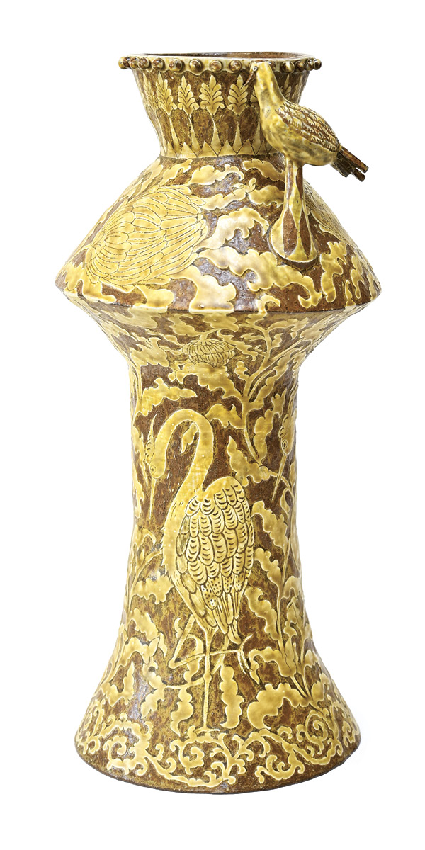 1 Miyu Kurihara’s crane on decorative pot, 18 in. (46 cm) in height, glazed stoneware, 2021.