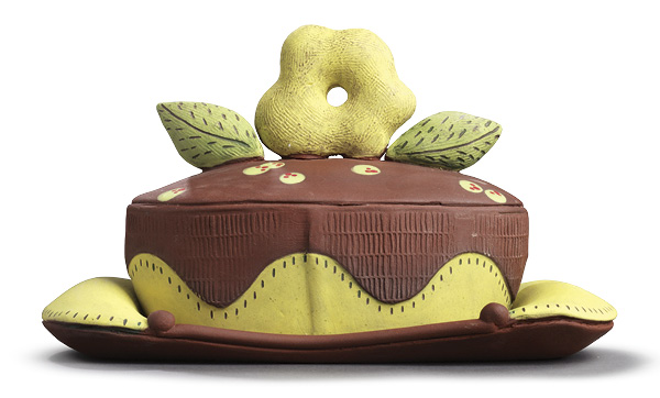 12 Deb Sullivan’s Golden Hills with Flower Butter Dish, 9.5 in. (24.1 cm) in length, clay, underglaze, glaze, fired in oxidation to cone 6, 2023. Photo: Mark Serr.