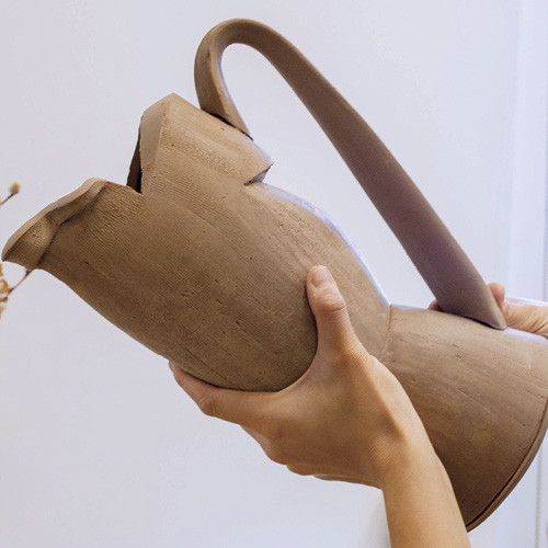 Harmonious Pouring Vessels by Amy Sanders article thumbnail