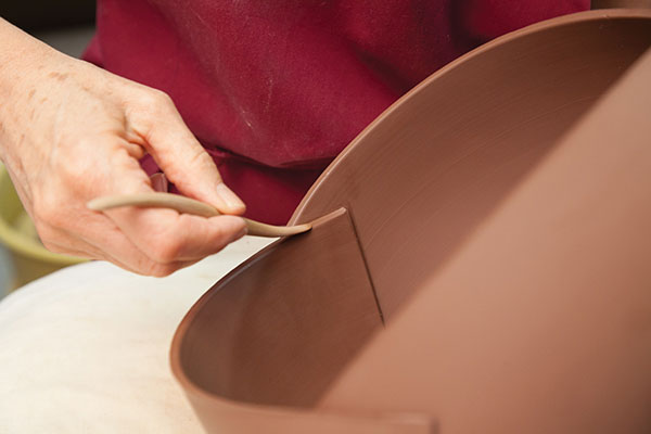 13 Refine the seams using a wooden sculptor’s thumb or rubber- tipped tool.