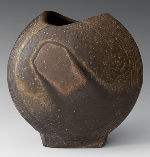 Comet Moon Vase, 9 in. (23 cm) in height, stoneware, natural-ash glaze, 2020. Photo: Warren Frederick.