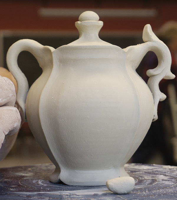 6 Add ornamental finger rests to the handle. This acts as both a support and as a visual extension of the handle’s curve.
