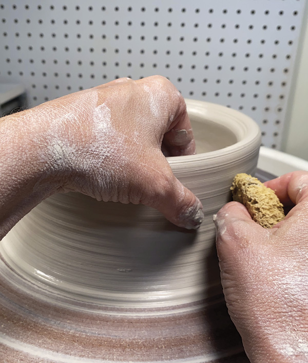 4 Do one or two pulls to raise a wall about 4 inches (10.2 cm) tall.