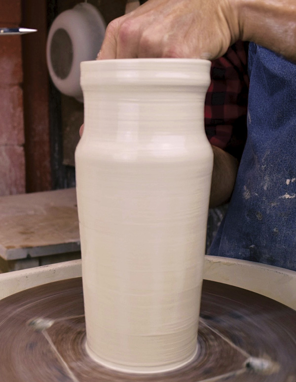 1 Pull a straight-sided cylinder. Using just enough water to wet the surface.