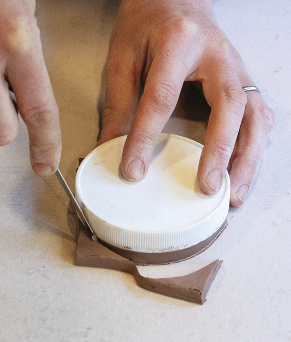 6 Use a lid to cut a curved front onto the candle tray.