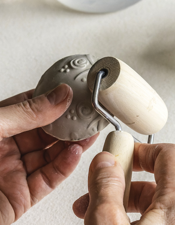 7 Compress and smooth the joined edges using a pony roller.